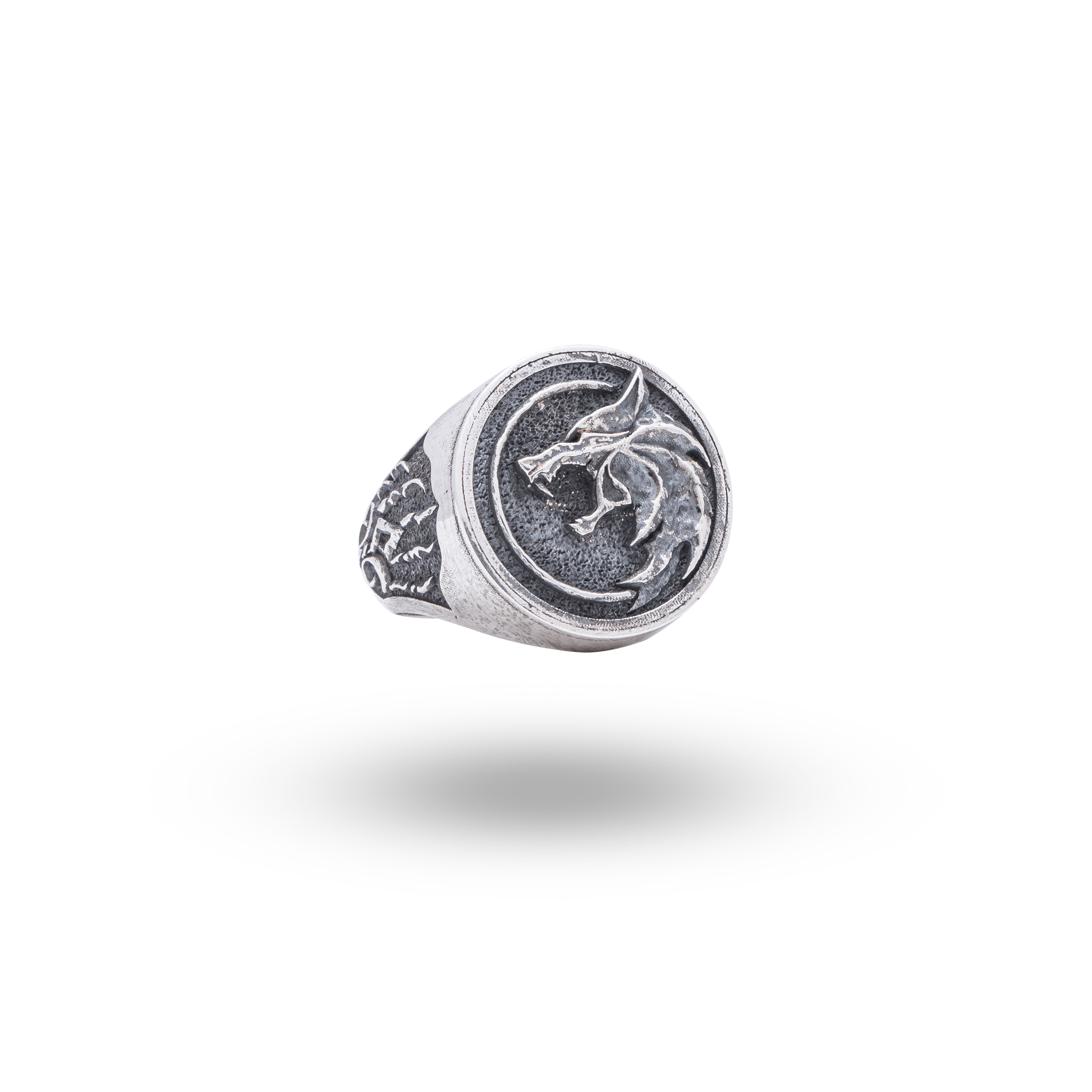 Front view of Wolf Head Animal 925 Sterling Silver Ring with oxidized silver finish.