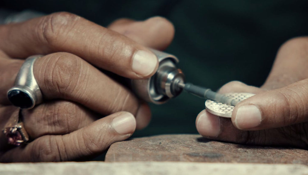 Whispered Words in Metal: How Personal Engravings Transform Jewellery into Legacy