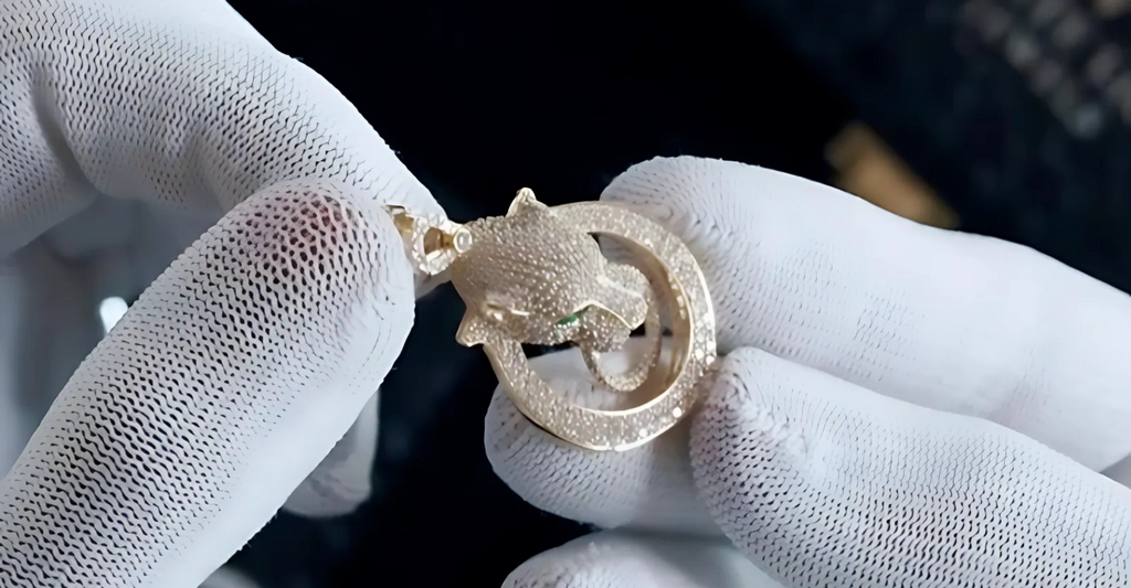 Why Silver and Gold Jewellery Make the Perfect Gift: Benefits Beyond Beauty
