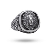 925 Sterling Silver lion motif ring with oxidized silver finish.