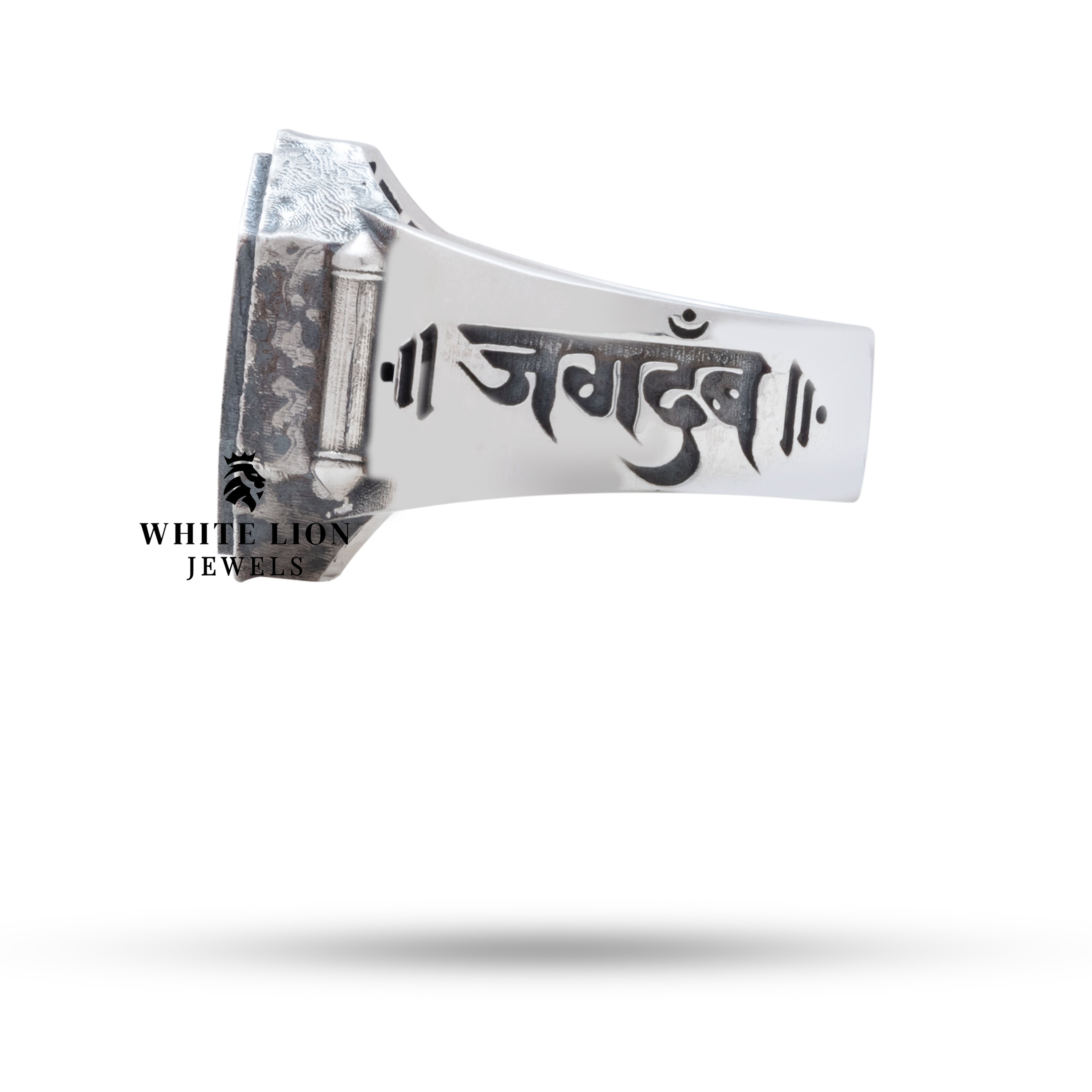 Elegant oxidized silver 925 ring from White Lion Jewels, showcasing regal design and high-end craftsmanship.