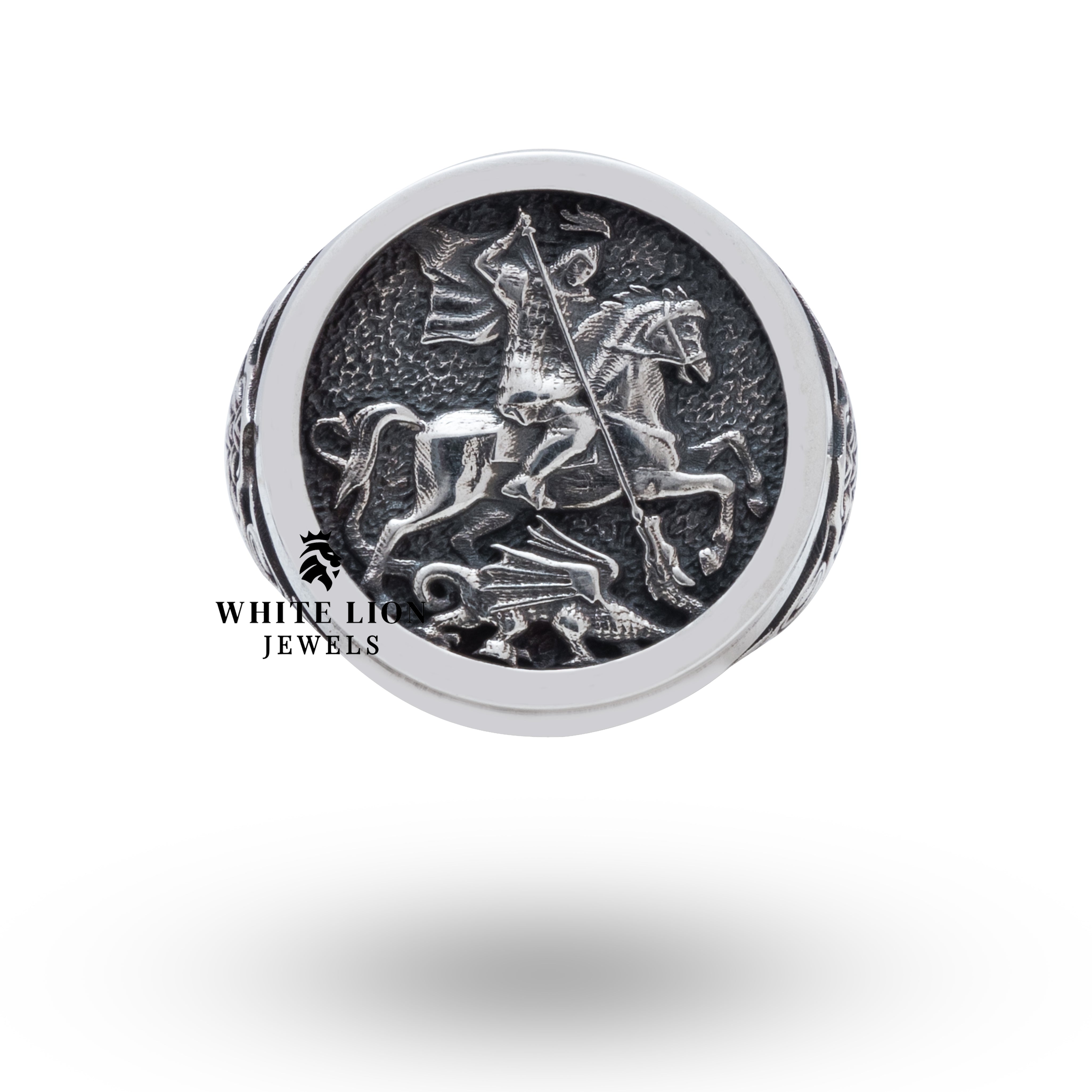 Circle shape elegant ring with intricate design