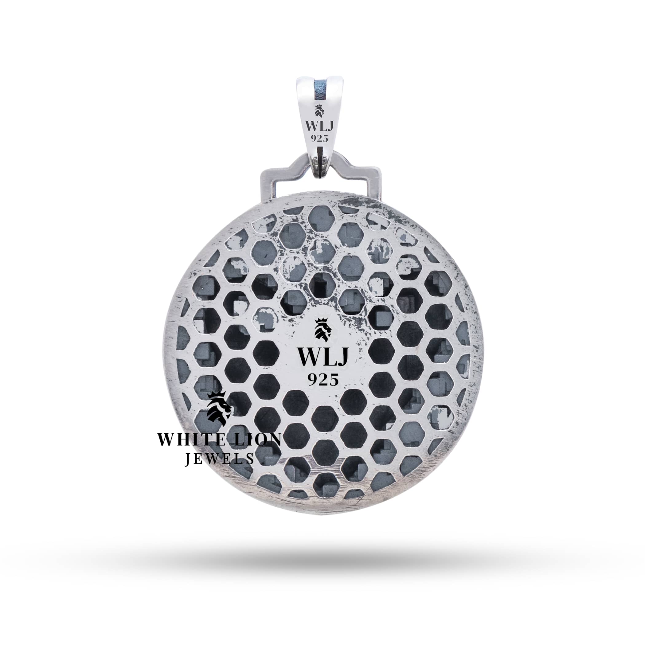 Close-up of Elephant Love Animal 925 Sterling Silver Pendant, highlighting intricate design and clear protective coating.