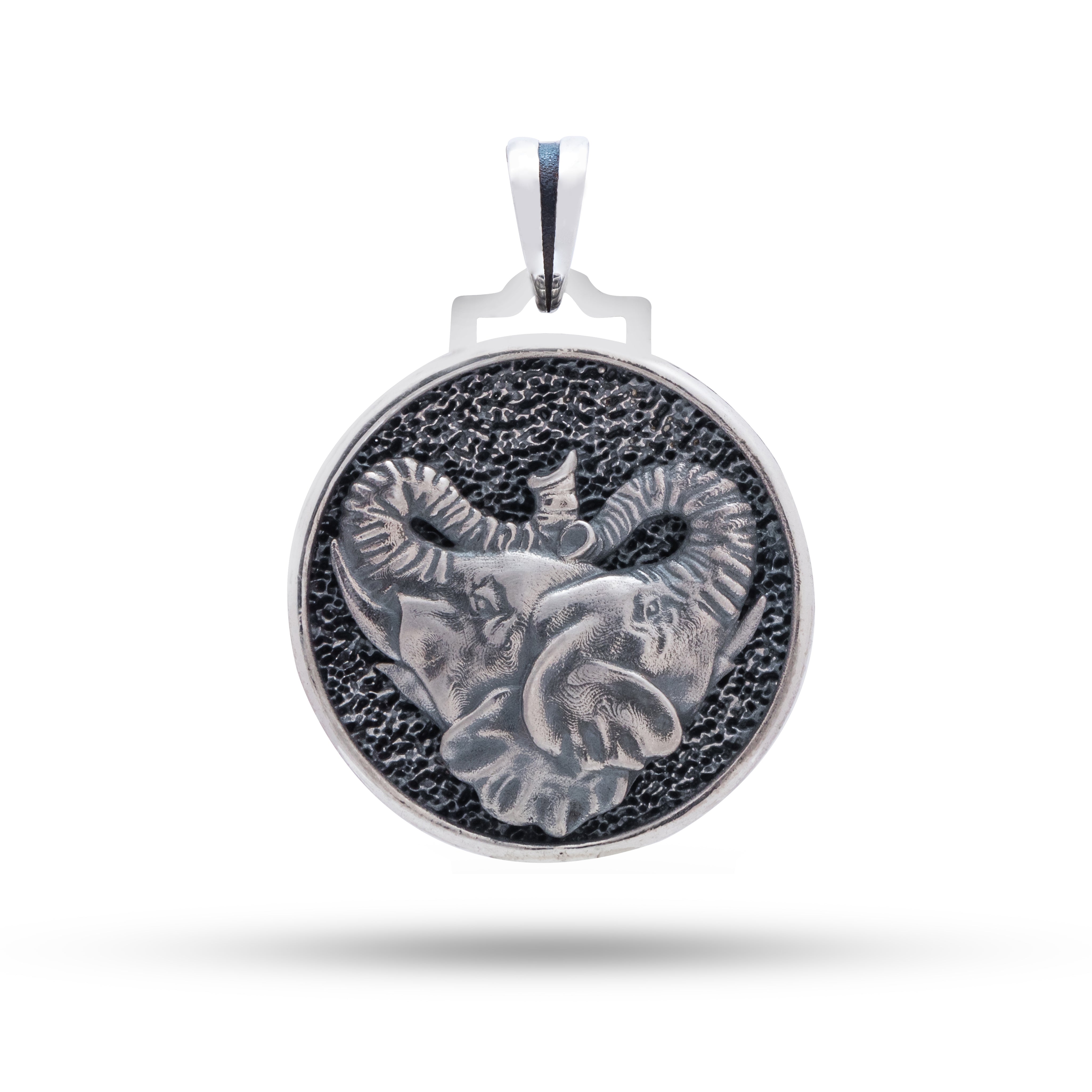 Front view of Elephant Love Animal 925 Sterling Silver Pendant with 3.0 cm diameter.