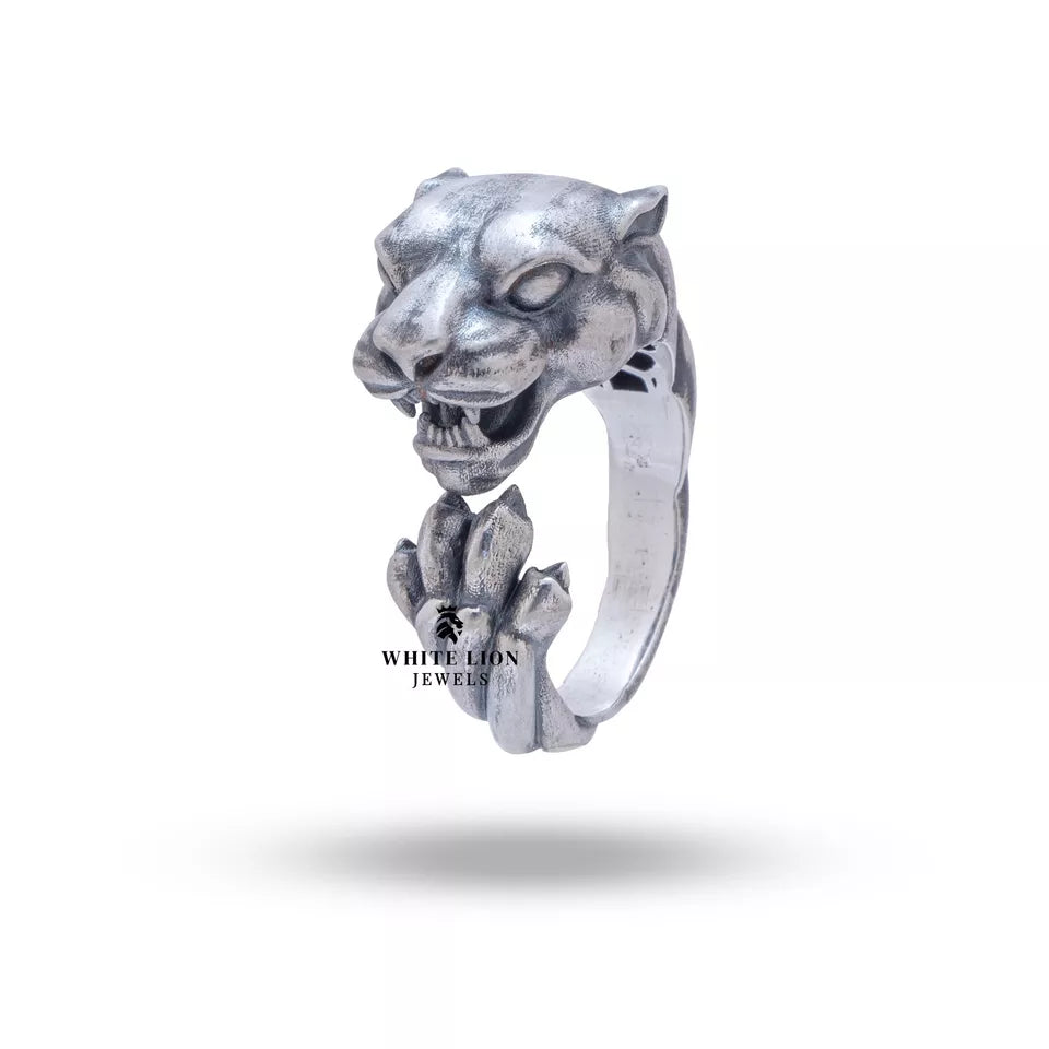 Side view of Jaguar Panther Cat Pantera Ring highlighting the unique design and luxury finish.