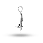 Close-up of the round Leo Lion King pendant, made of sterling silver with a protective coating.