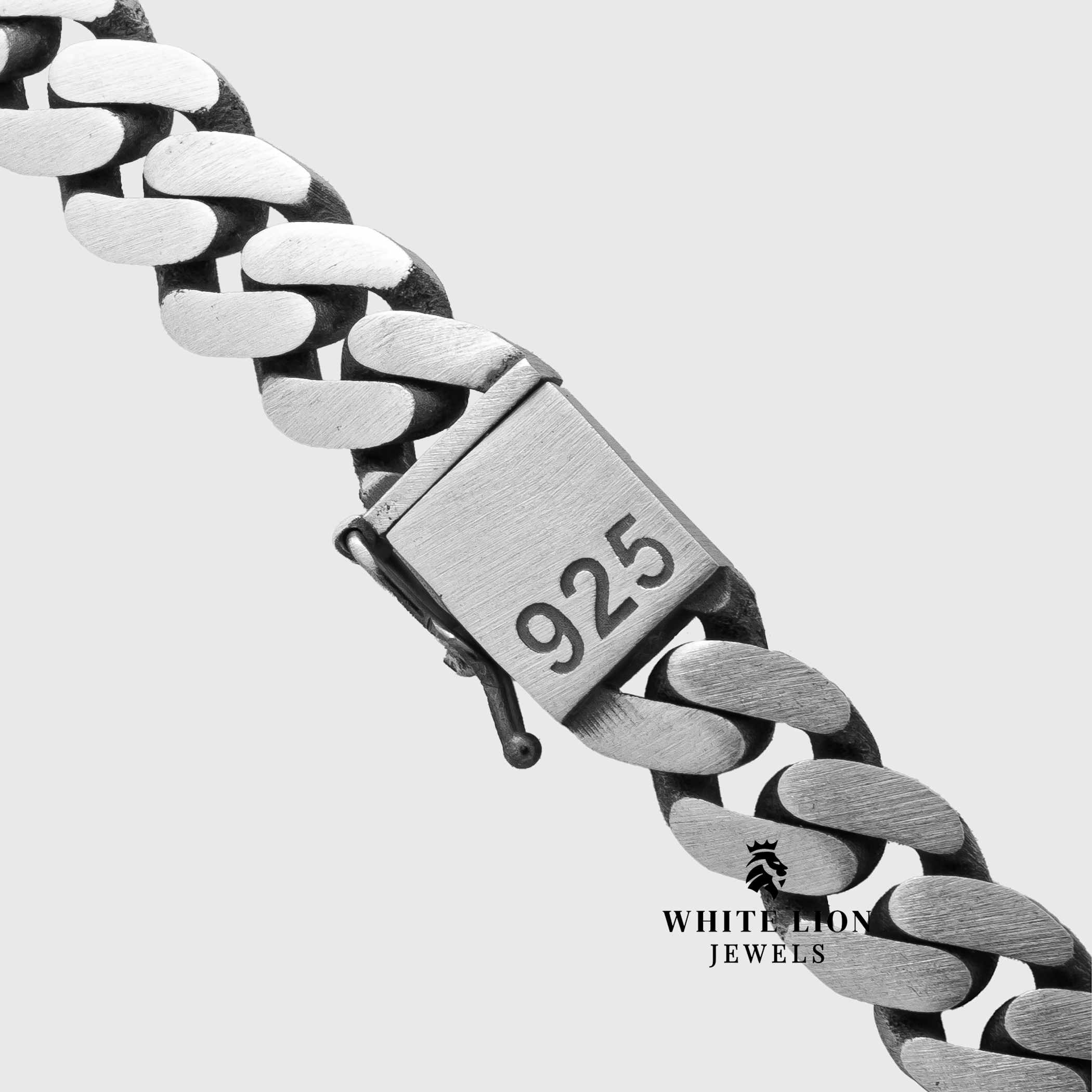 Sophisticated Men's Sterling Silver Chain with Kingly Design