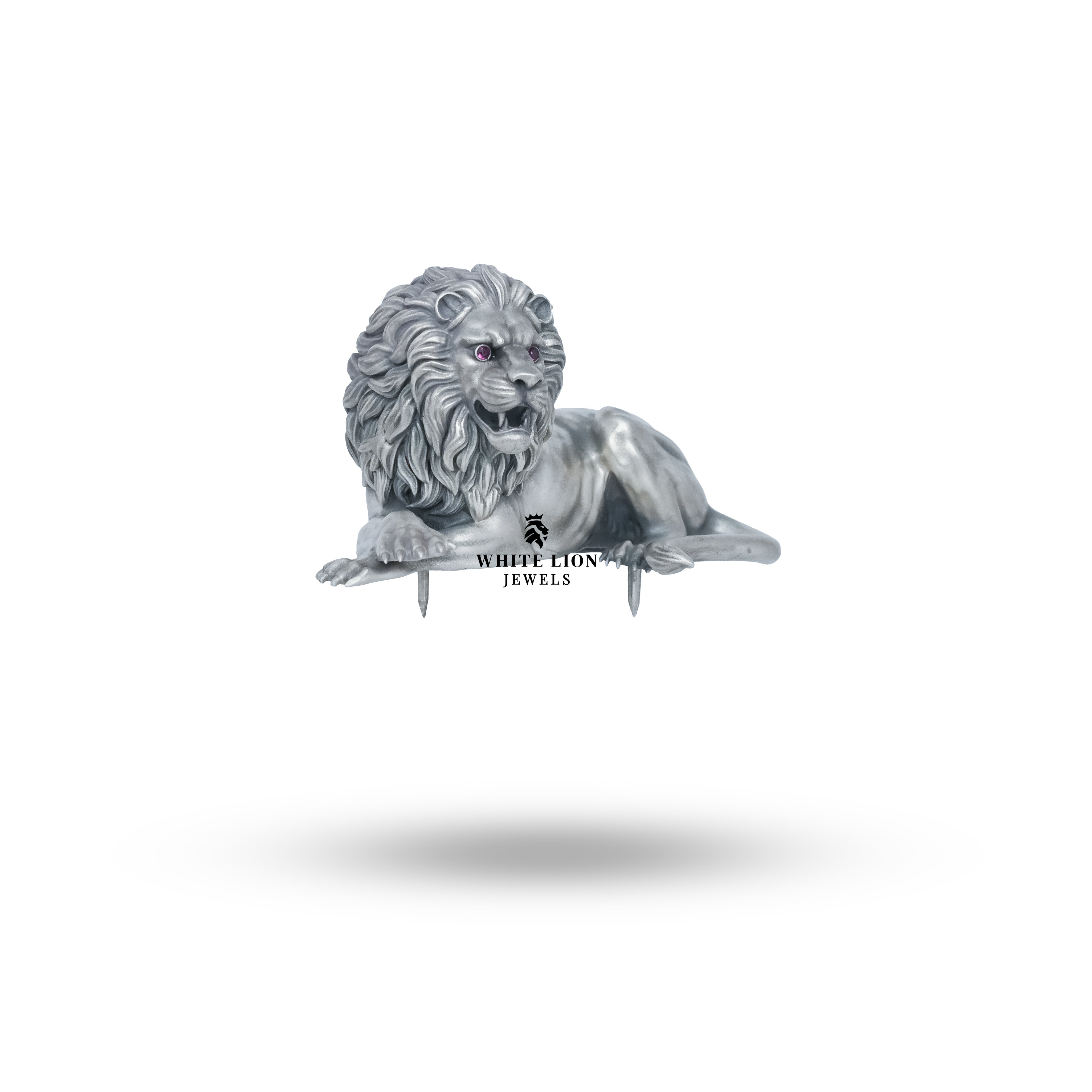 Side view of the 925 Sterling Silver Roaring Lion Shoulder Brooch showcasing intricate details.