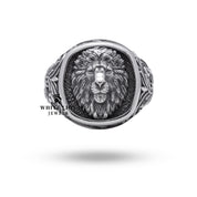 Front view of lion head design silver ring by White Lion Jewels.