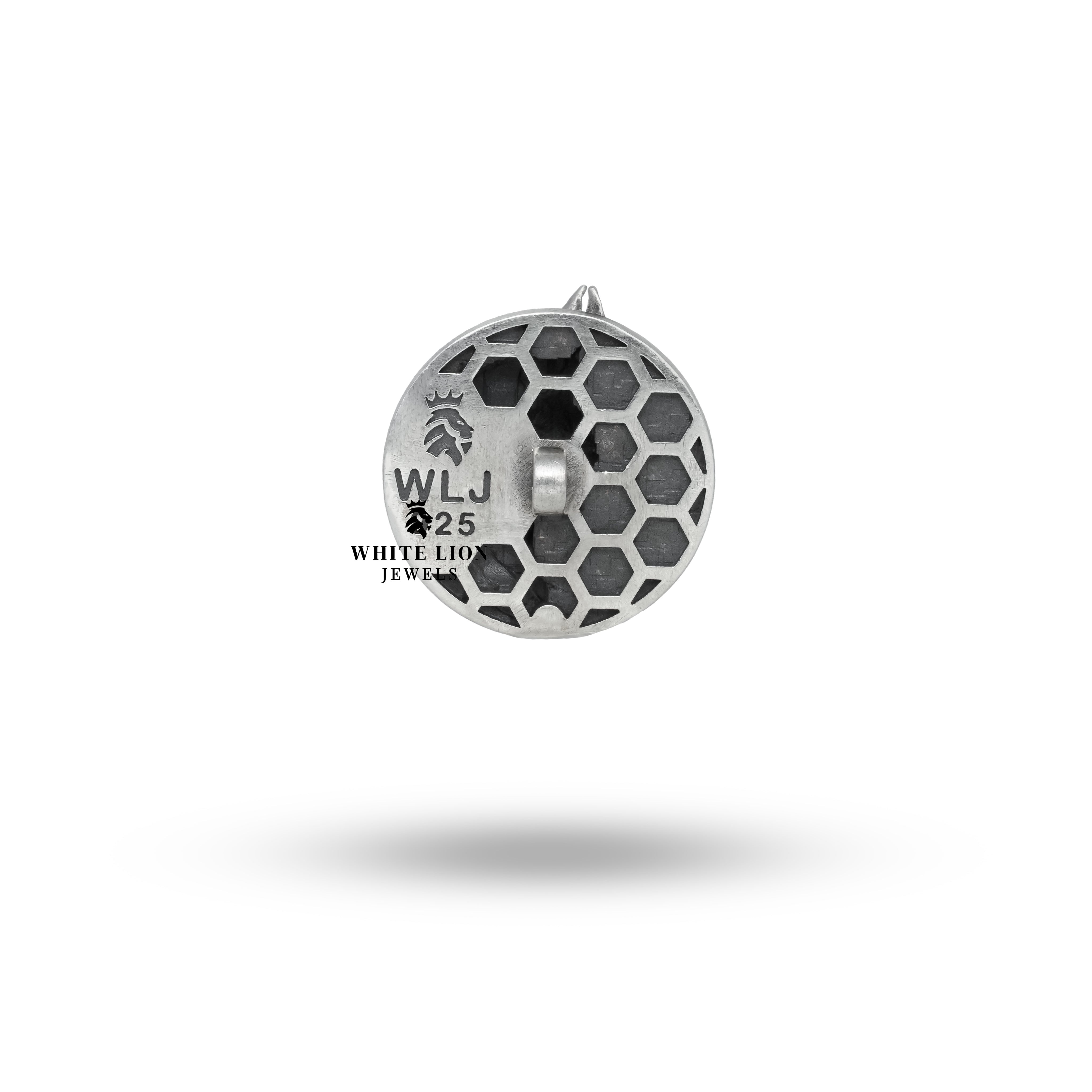 Stylish and sophisticated horse head design button set, perfect for men’s jewelry.