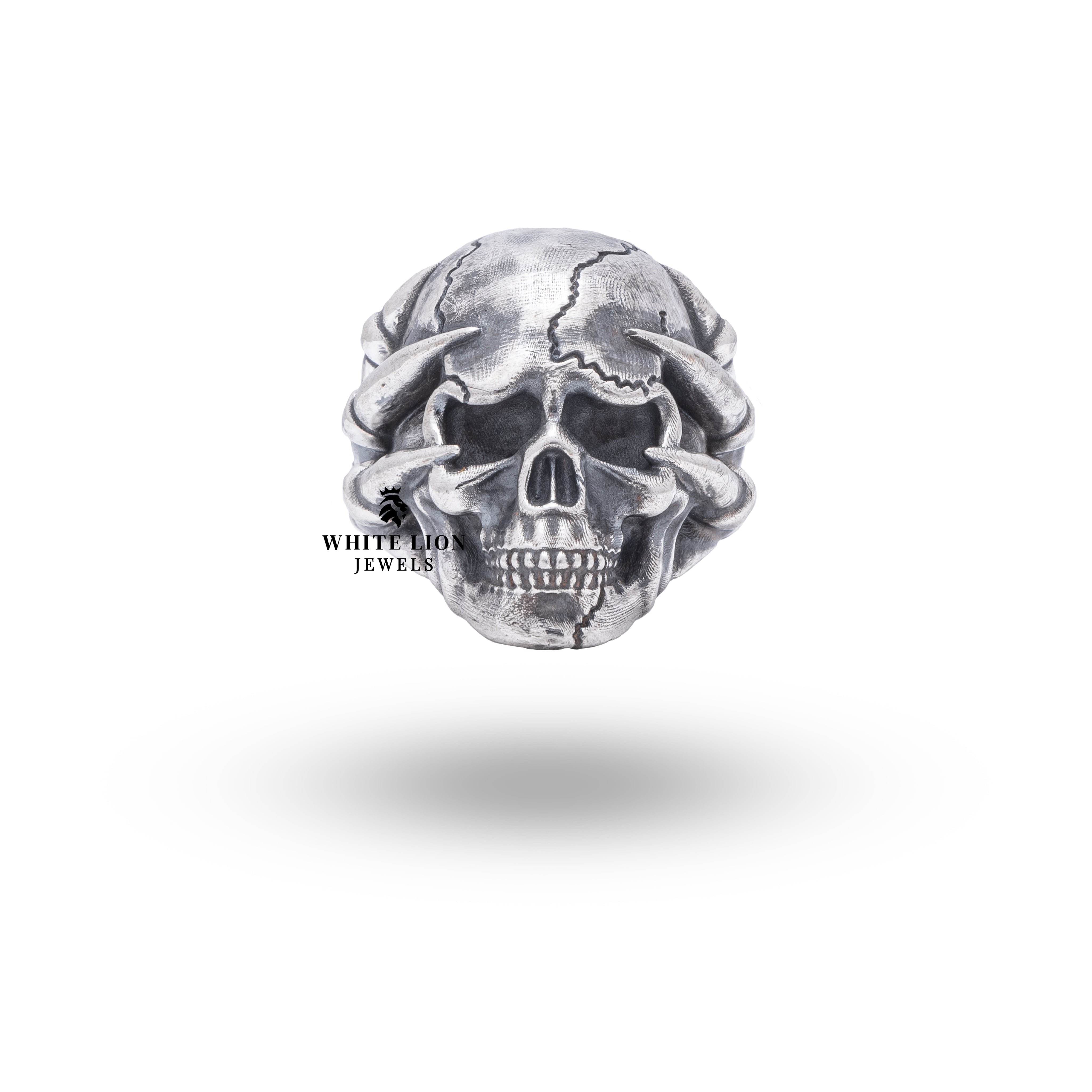 Detailed close-up of the Gothic Claw Skull Ring in 925 Sterling Silver, showcasing intricate design elegance