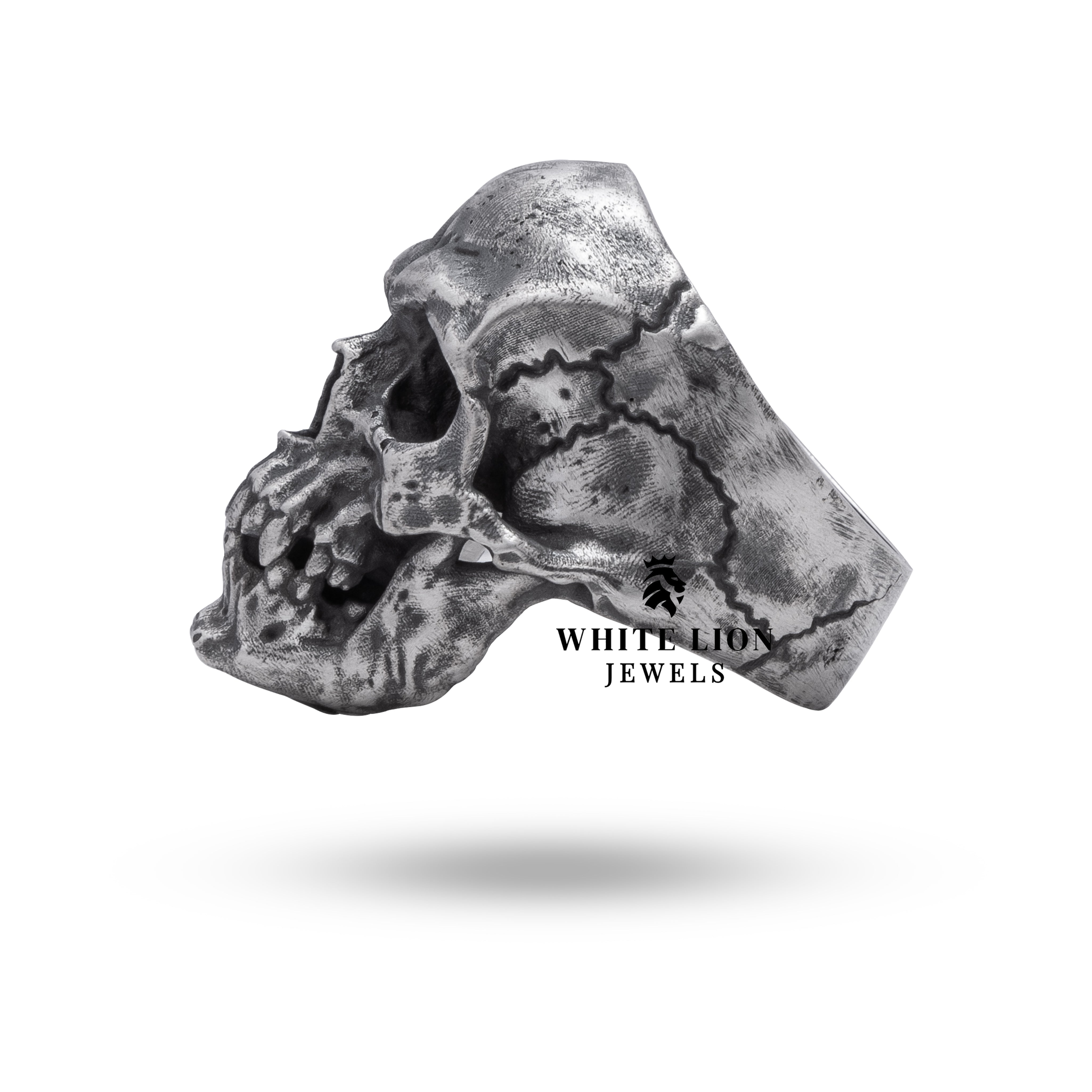 Artisan-crafted Gothic ring with a statement skull design