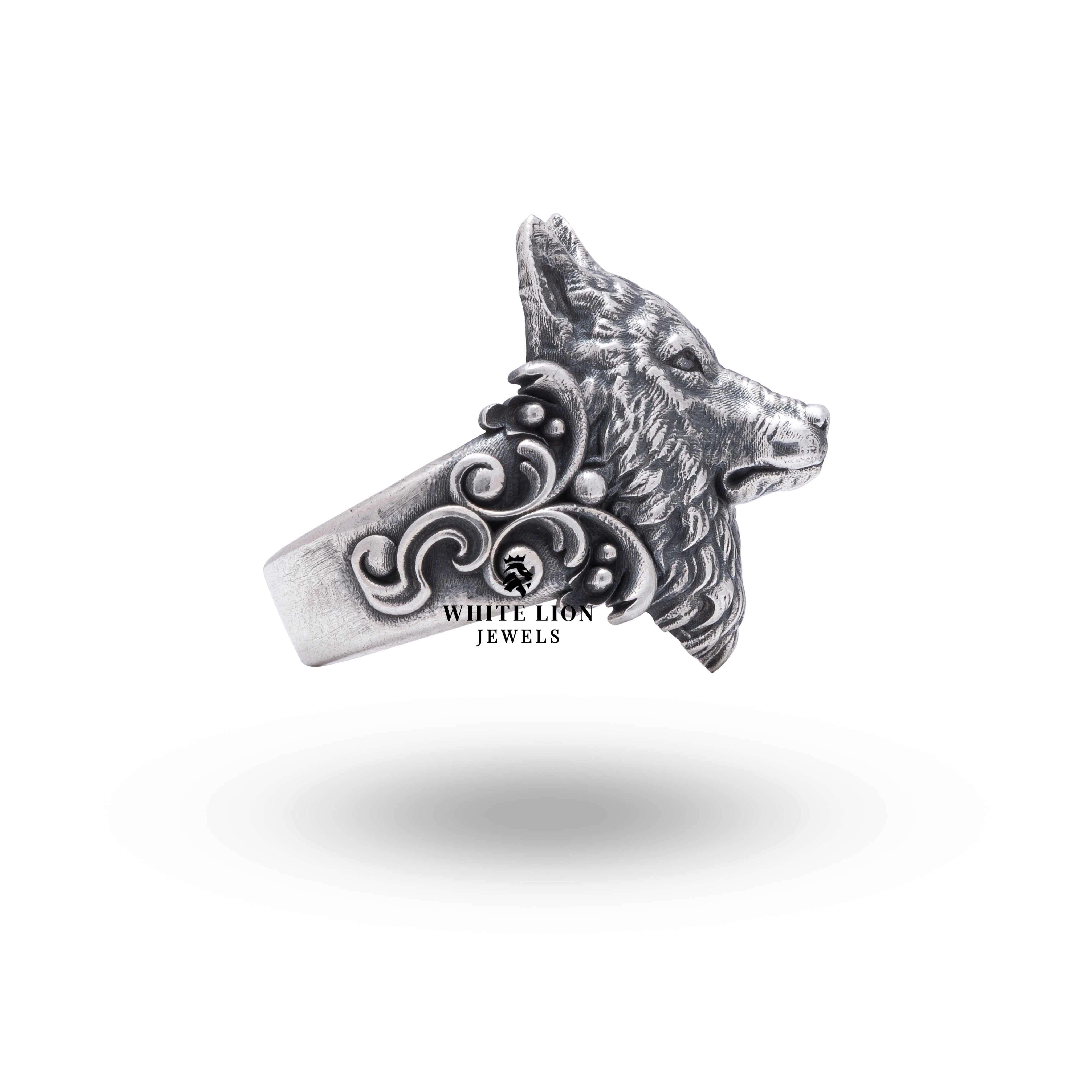 Top view of Grey Wolf Head 925 Sterling Silver Ring displaying the bold wolf head design.